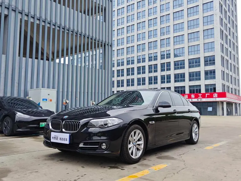 BMW 5-Series (Import) 520i Version, 2015 — фото 1