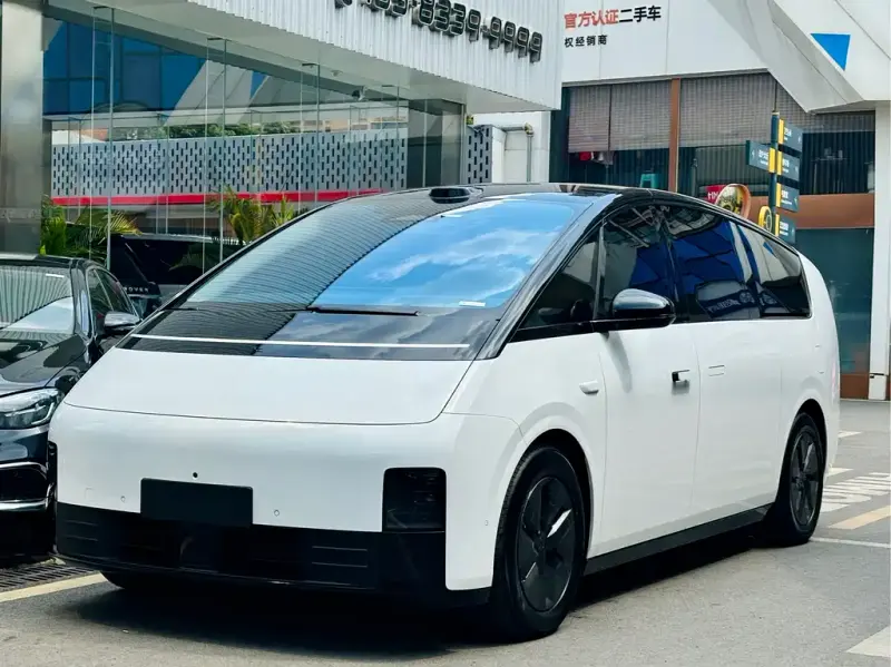 Li Auto Li MEGA, 2025
