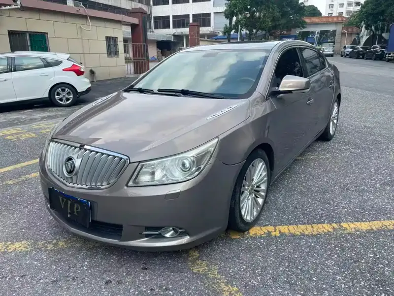 Buick LaCrosse, 2011