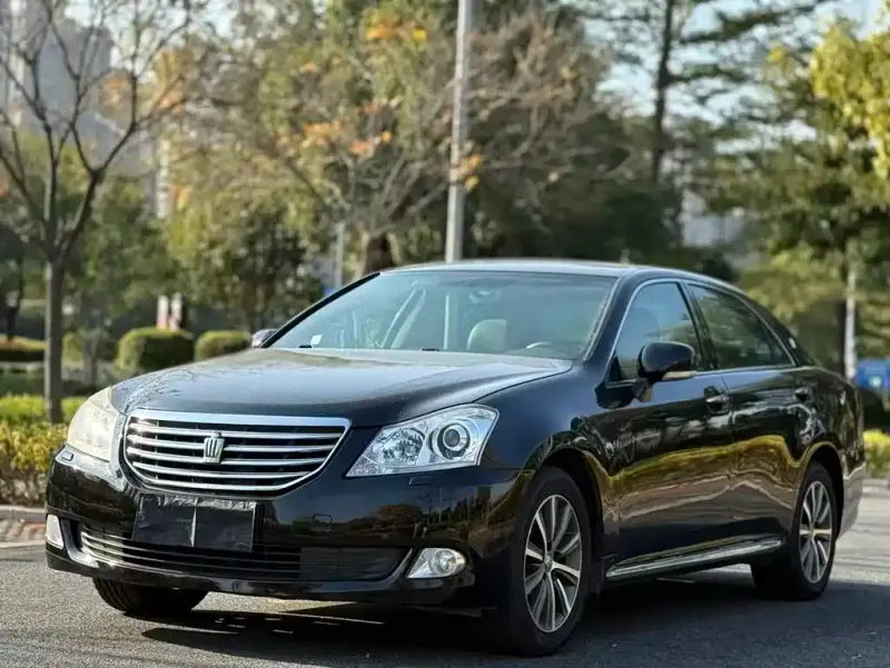 Toyota Crown, 2010