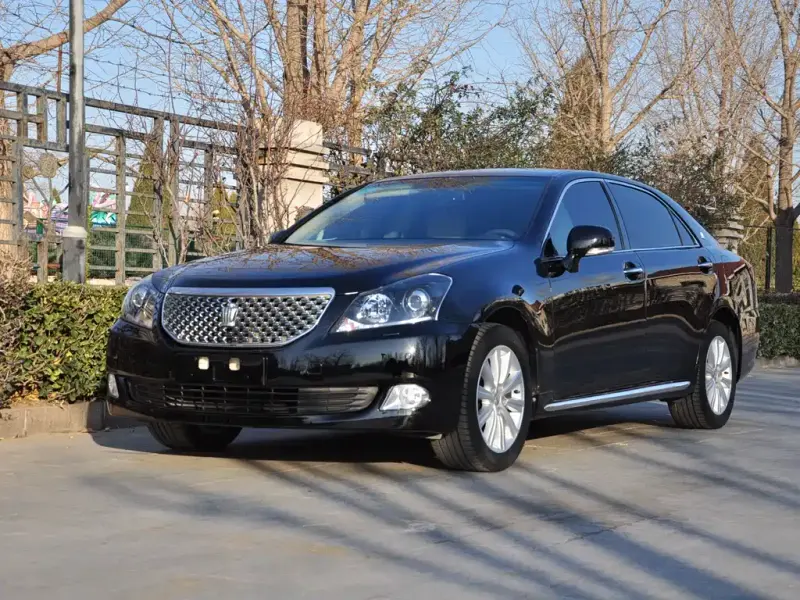 Toyota Crown, 2012