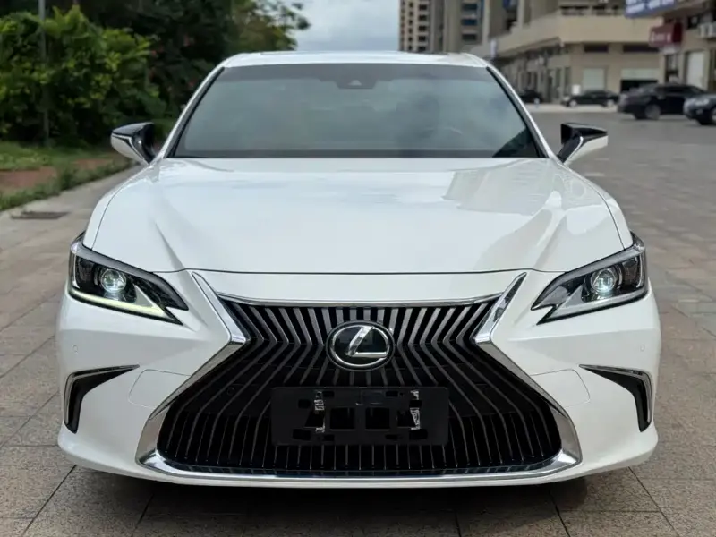 Lexus ES, 2019