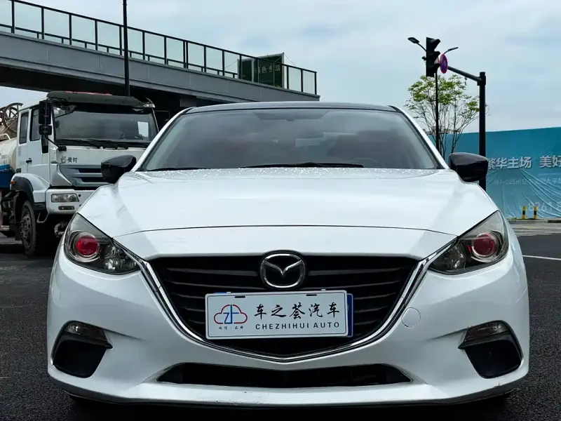 Mazda 3 Axela, 2015
