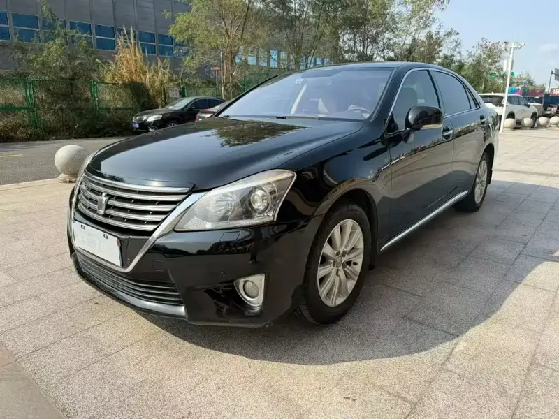 Toyota Crown, 2013