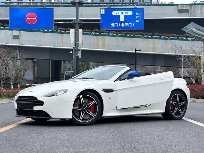 Aston Martin V8 Vantage, 2018