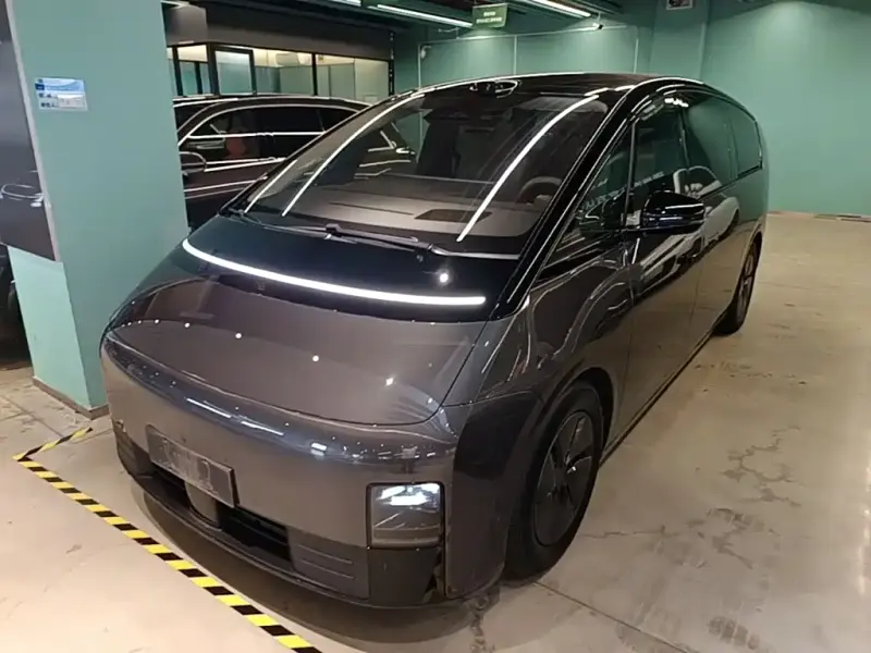 Li Auto Li MEGA, 2025