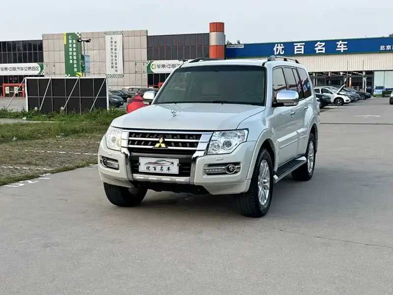 Mitsubishi Pajero (Import), 2020
