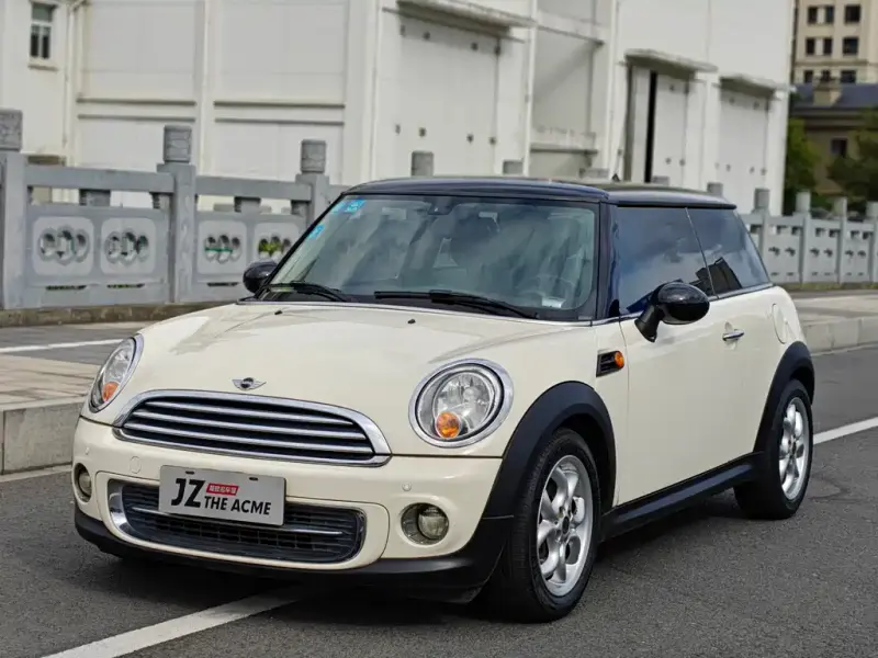 MINI Mini, 2012