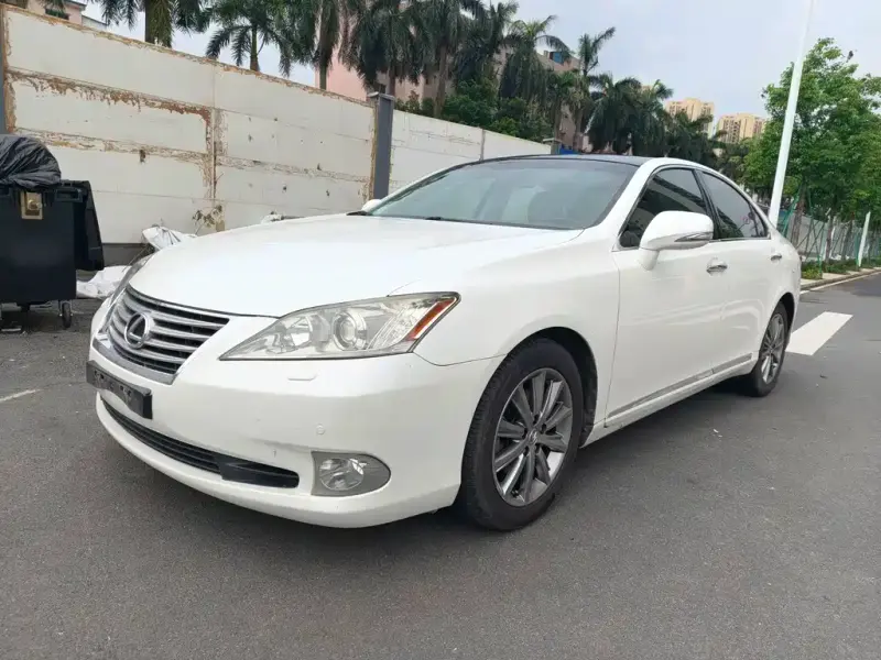Lexus ES, 2010