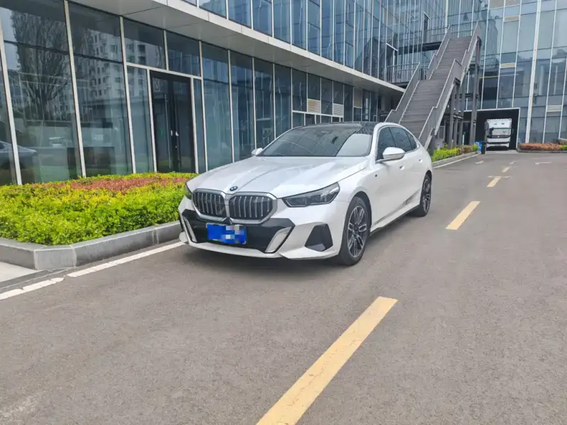 BMW 5 Series, 2024
