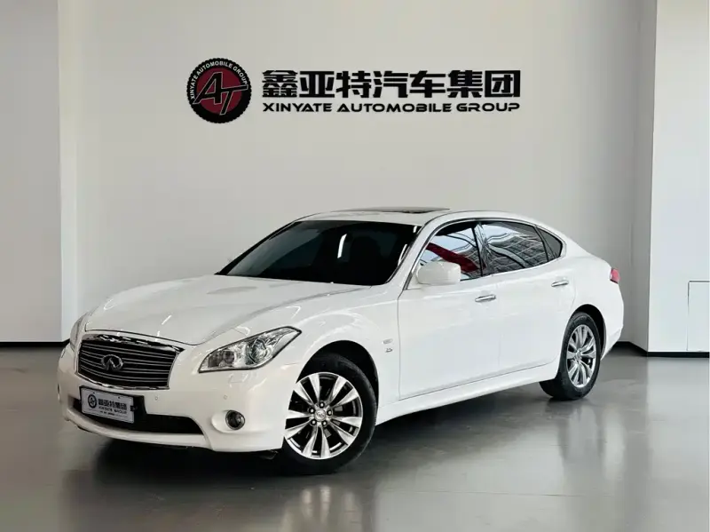 Infiniti Q70, 2015