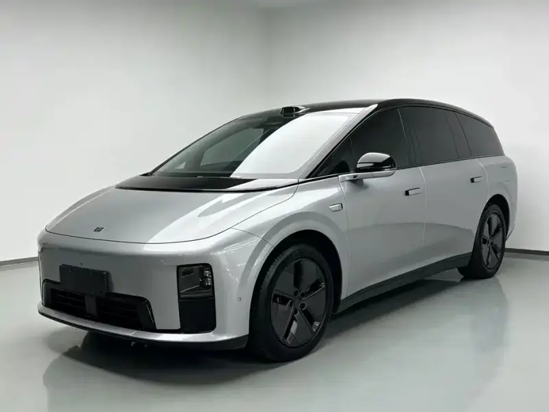 Li Auto i8, 2025