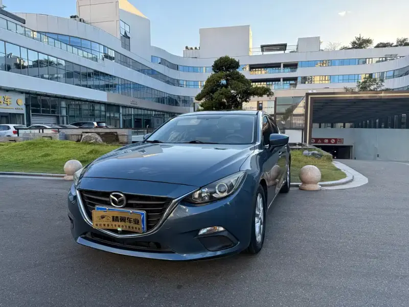Mazda 3 Axela, 2015