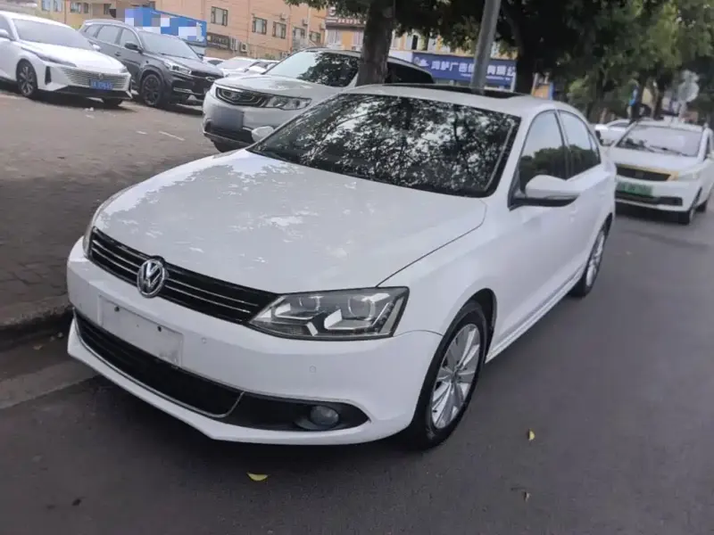 Volkswagen Sagitar Volkswagen Sagitar 2014 Facelift 1.4TSI Auto Luxury Type, 2015 — фото 1