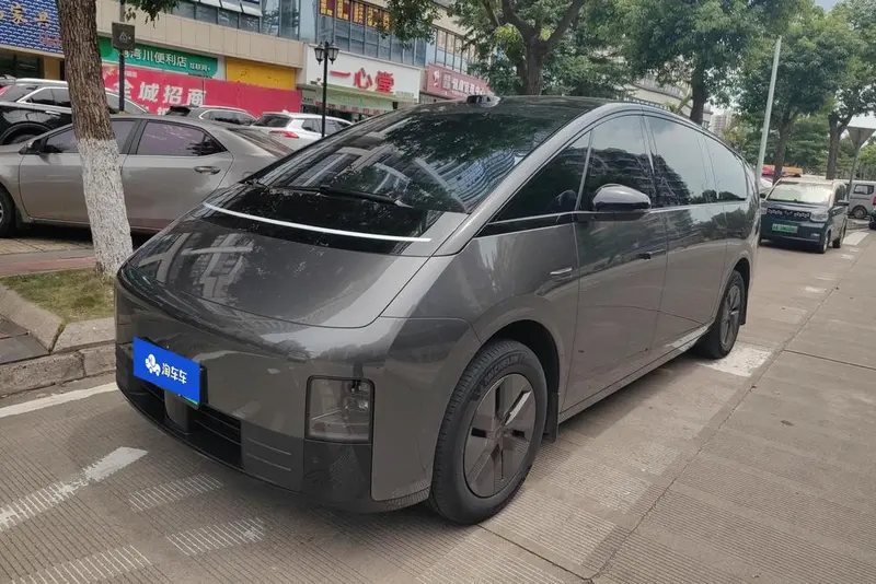 Li Auto MEGA, 2025