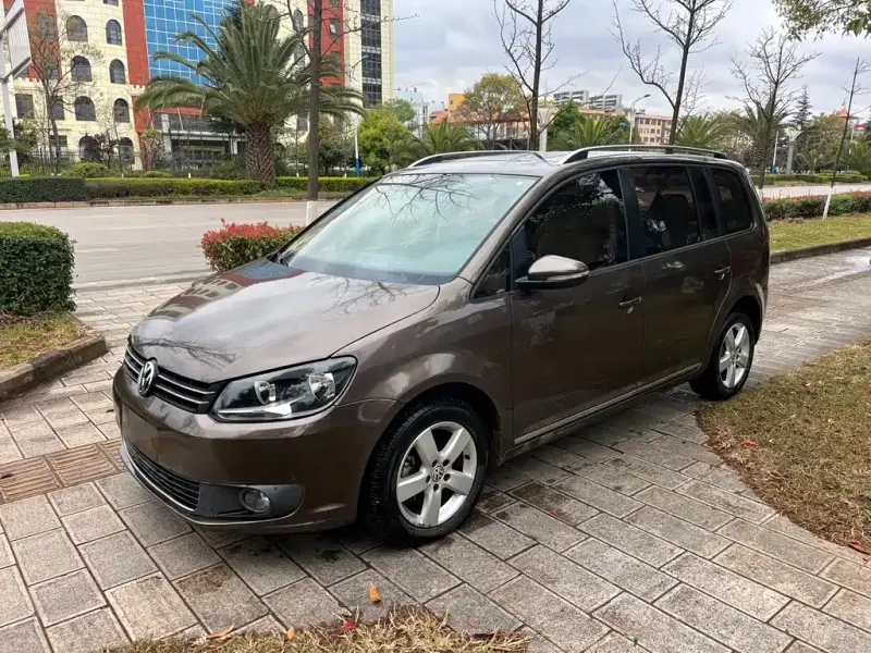 Volkswagen Touran, 2013