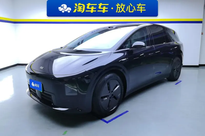 Li Auto i8, 2025