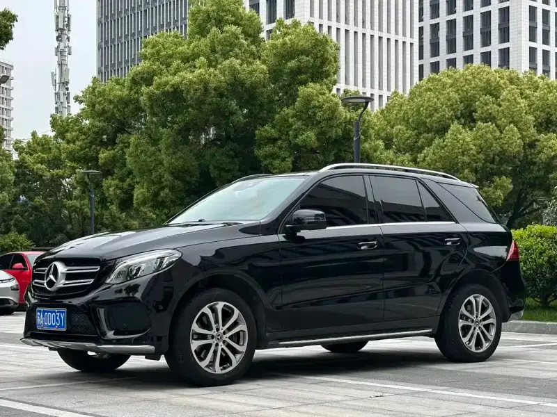Mercedes-Benz GLE( ), 2017 — фото 1