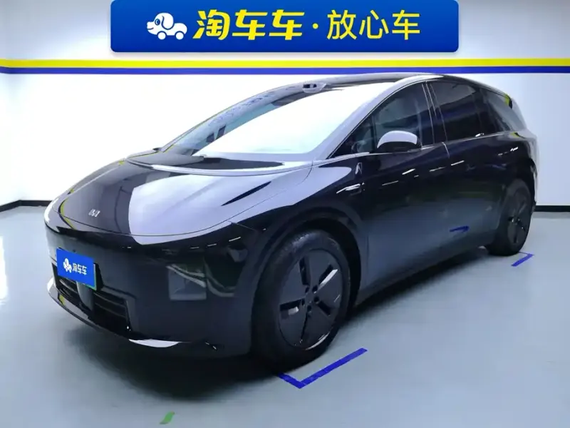 Li Auto i8, 2025