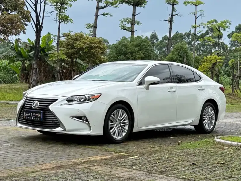 Lexus ES, 2017