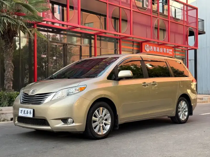 Toyota Sienna, 2011