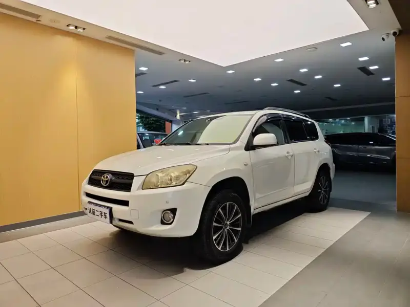 Toyota RAV4, 2011