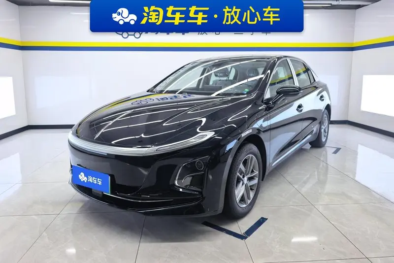 Hongqi E-QM5, 2025