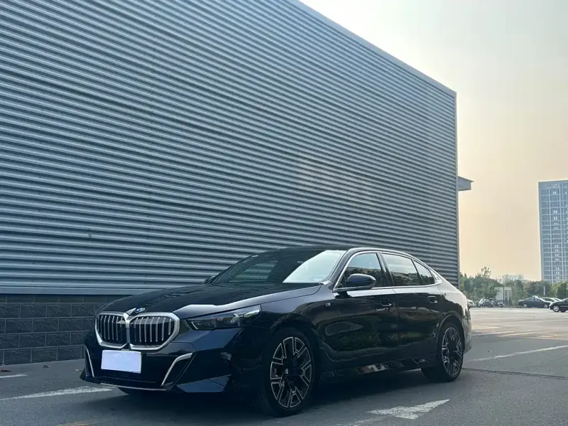 BMW 5 Series, 2025