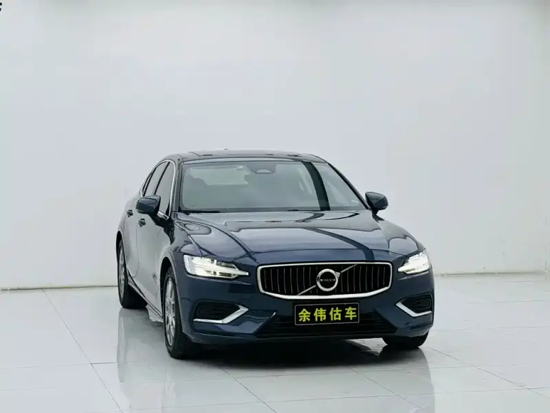 Volvo S60, 2022