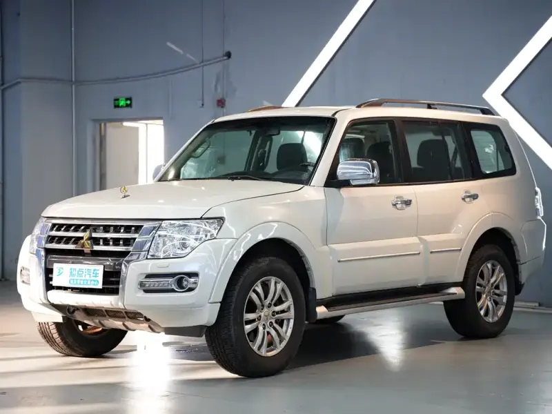 Mitsubishi Pajero (Import), 2019