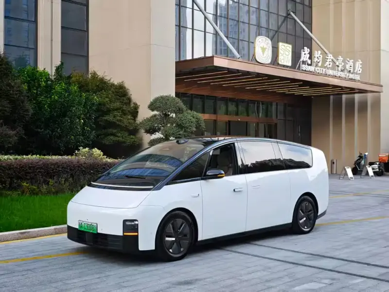 Li Auto Li MEGA, 2025