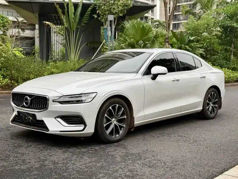 Volvo S60, 2022