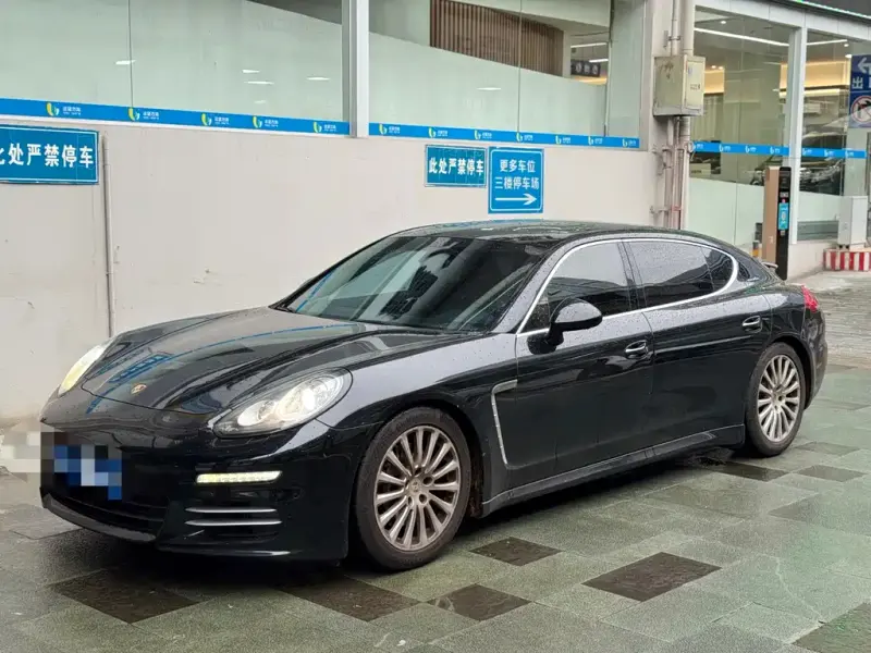 Porsche Panamera, 2015