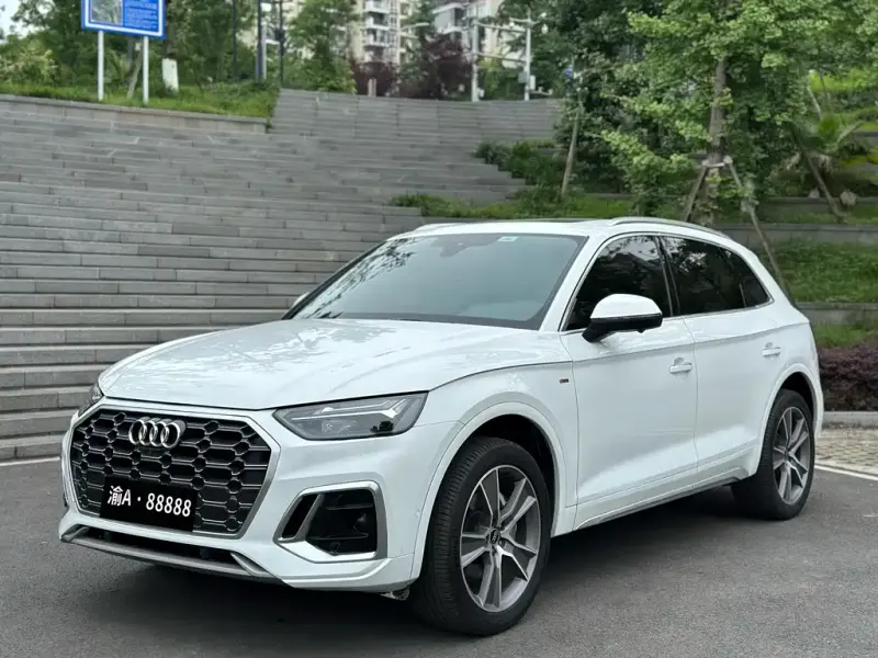 Audi Q5L, 2022