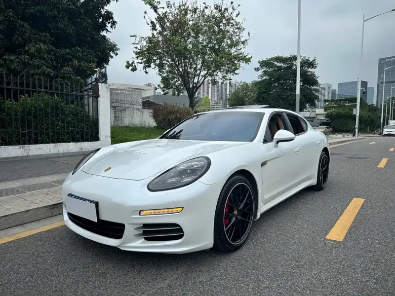 Porsche Panamera, 2015