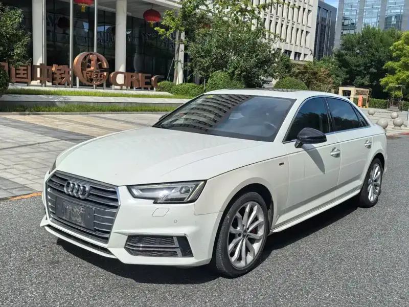Audi A4L, 2018 — фото 1