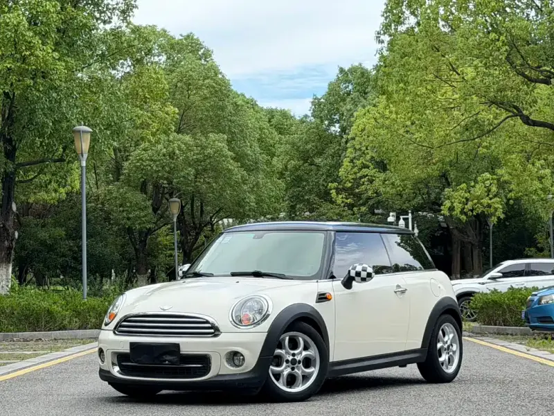 MINI Mini, 2011