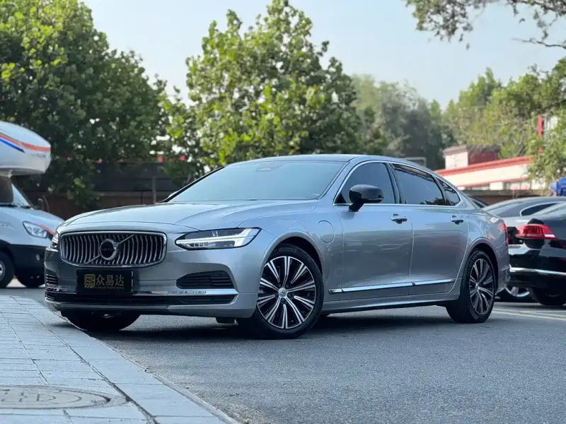 Volvo S90 PHEV, 2022
