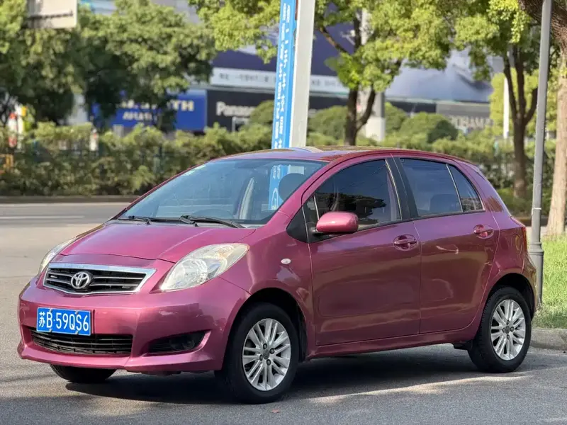 Toyota Yaris, 2012 — фото 1
