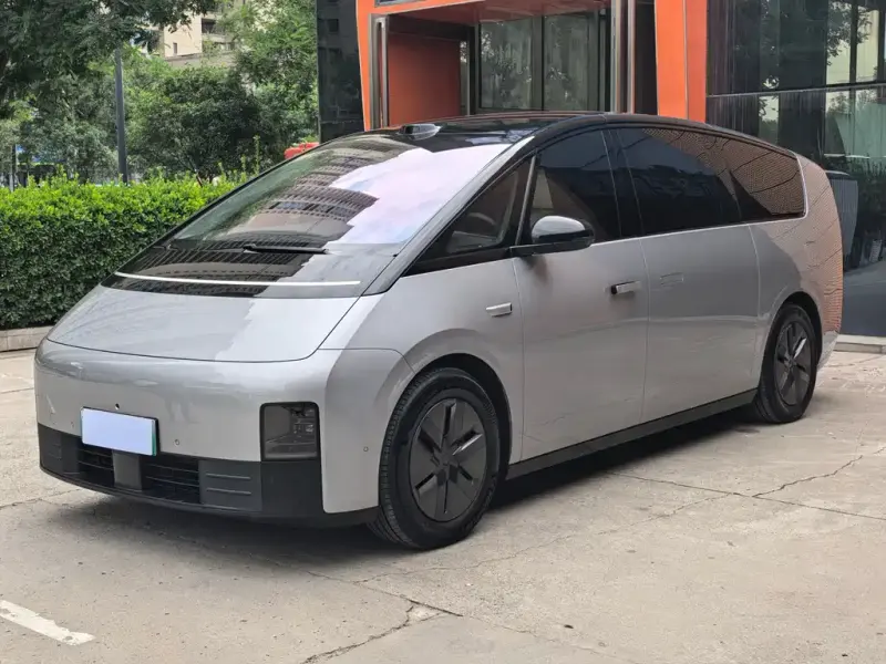 Li Auto Li MEGA, 2025