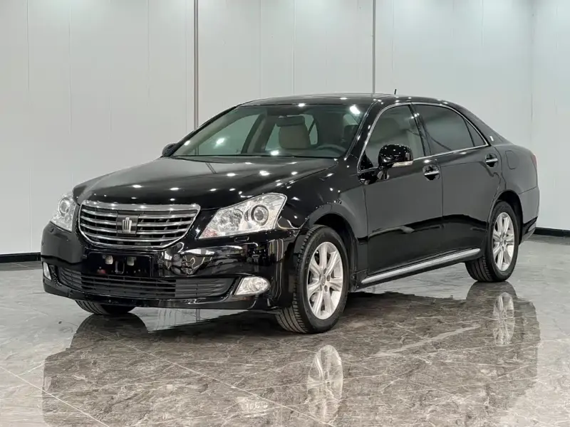 Toyota Crown, 2010
