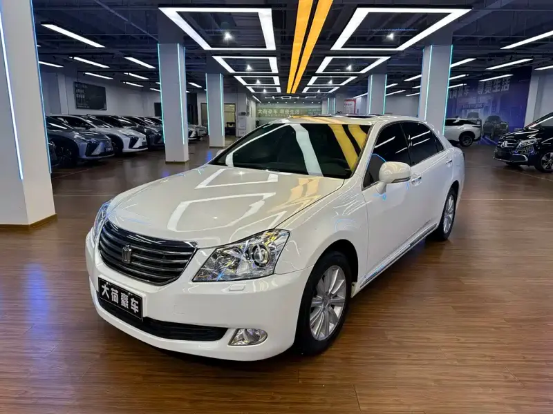 Toyota Crown, 2010