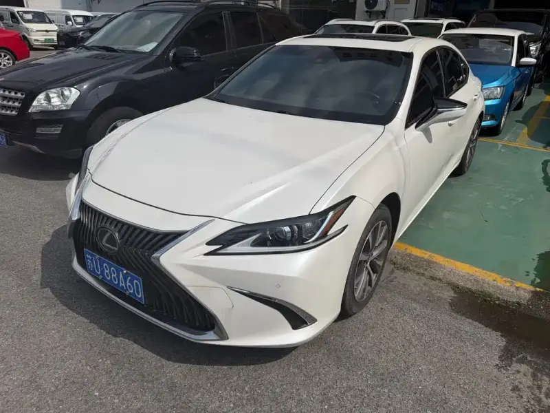 Lexus ES, 2020