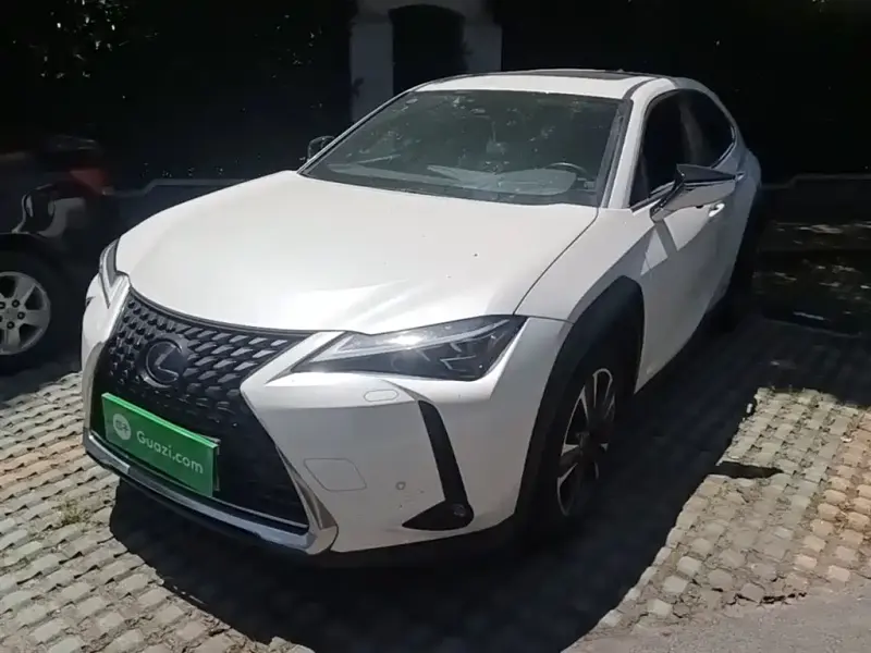 Lexus UX, 2020