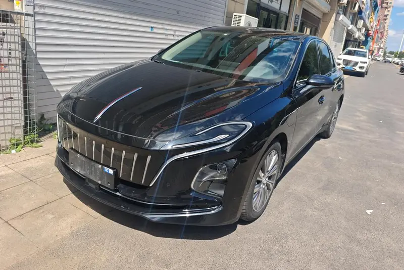 Hongqi E-QM5, 2023