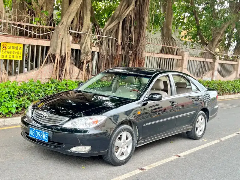 Toyota Camry, 2004