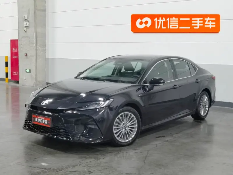 Toyota Camry Dual Engine 2.0HE Elite Edition, 2024 — фото 1
