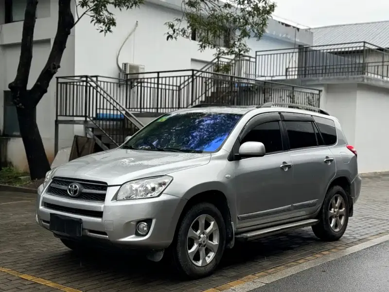 Toyota RAV4, 2011