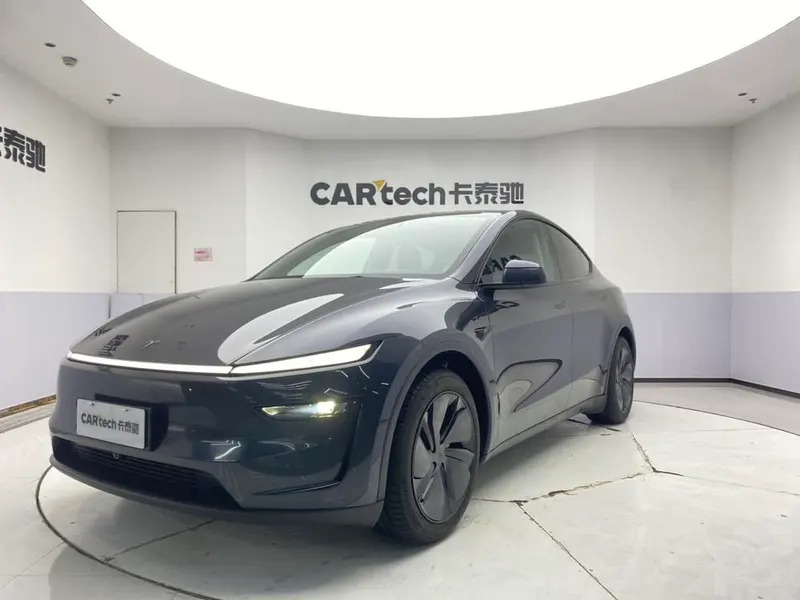 Tesla Model Y, 2025