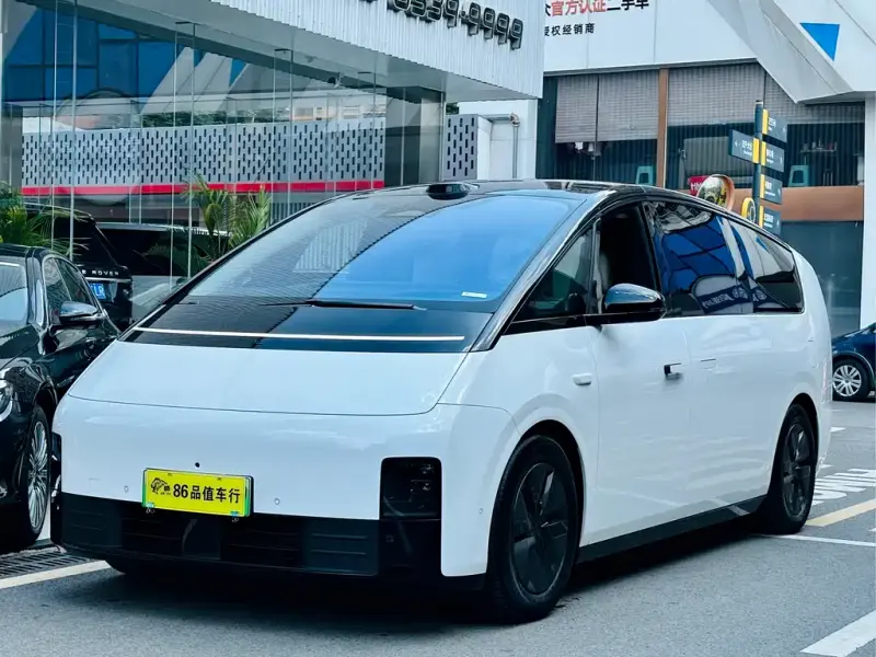 Li Auto Li MEGA, 2025